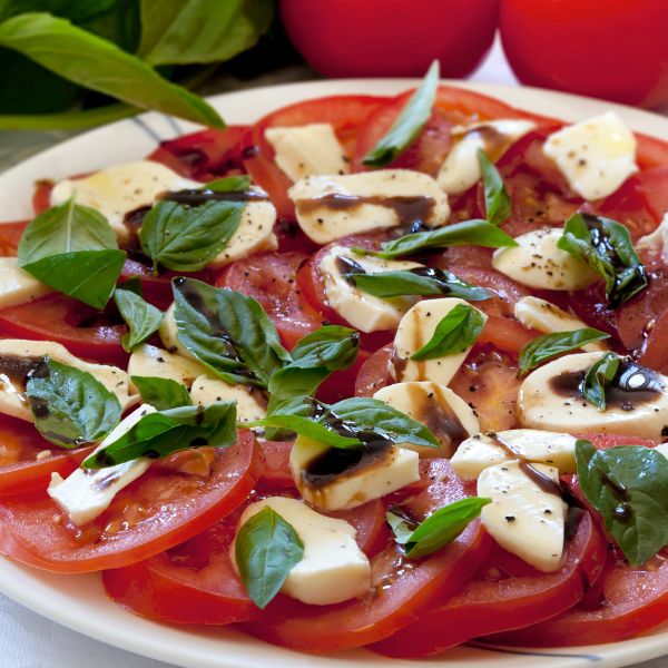 Salada caprese tradicional da culinária italiana